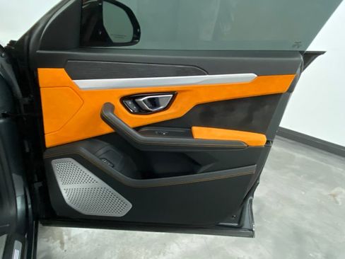 Used 2019 Lamborghini Urus image 46