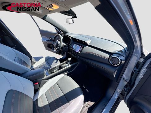 Used 2024 Nissan Kicks SR w/ SR Premium Package FWD image 33