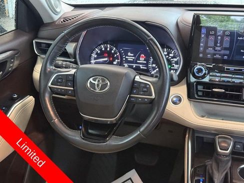 Used 2021 Toyota Highlander Limited FWD image 13