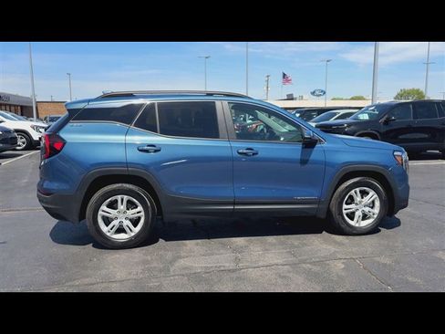 Certified 2024 GMC Terrain SLE w/ Driver Convenience Package FWD image 9