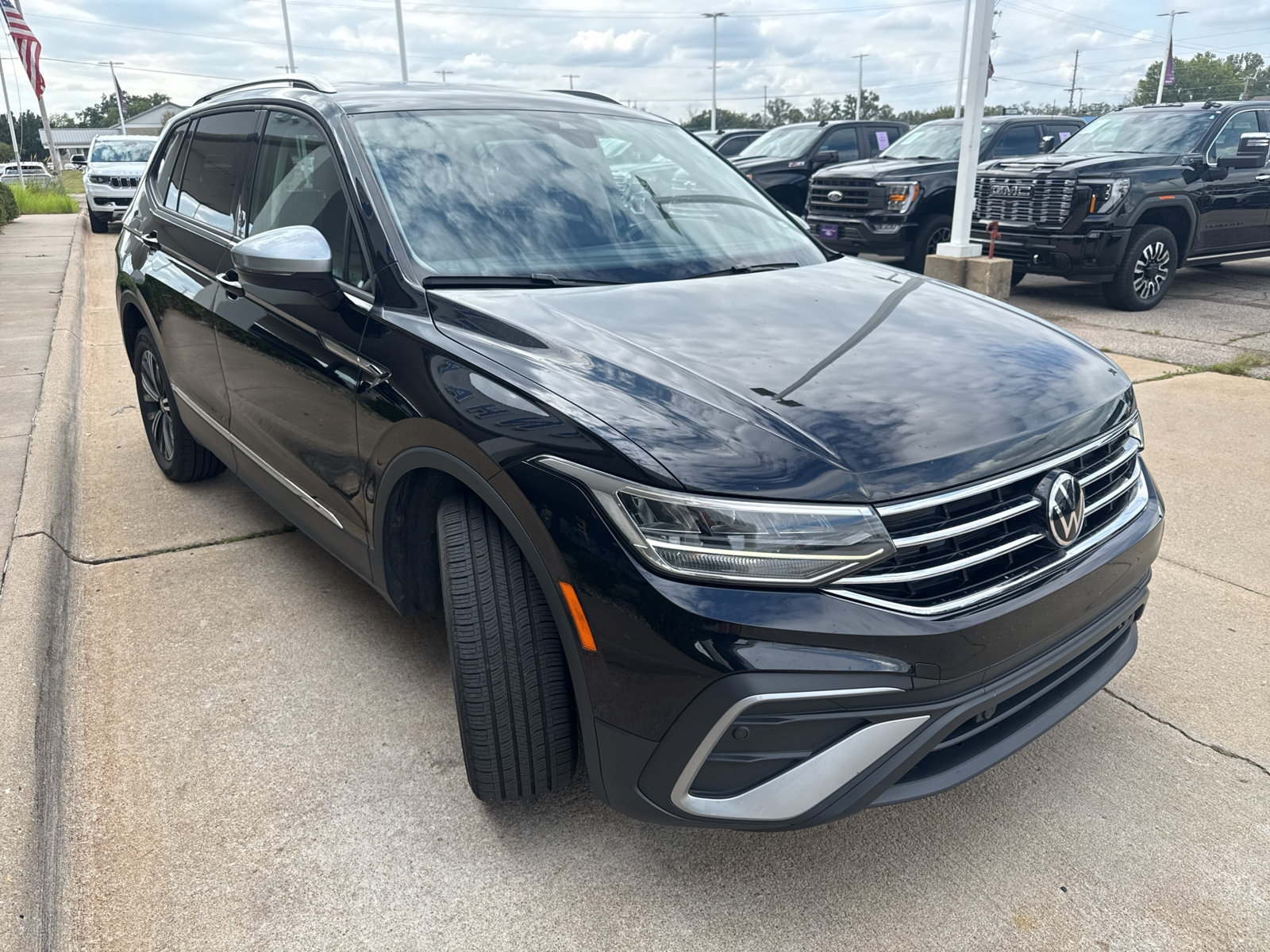 Used 2024 Volkswagen Tiguan Wolfsburg Edition FWD image 22
