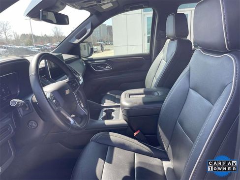 Used 2023 Chevrolet Suburban Premier image 17