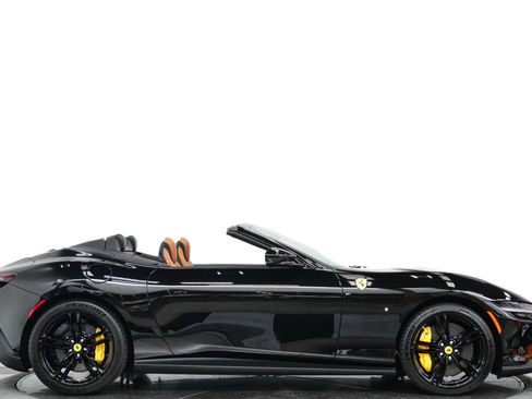 Used 2025 Ferrari Roma Spider RWD image 2