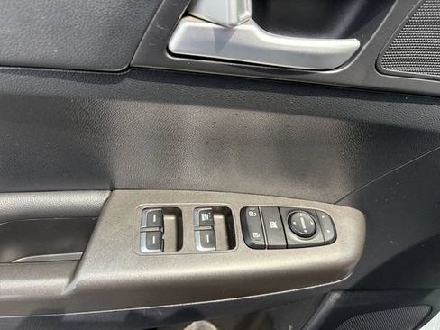 Used 2021 Kia Sportage LX AWD/4WD image 18