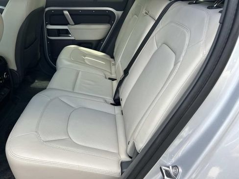Used 2024 Land Rover Defender 110 SE AWD/4WD image 20
