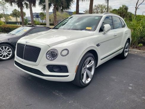 Used 2019 Bentley Bentayga image 2