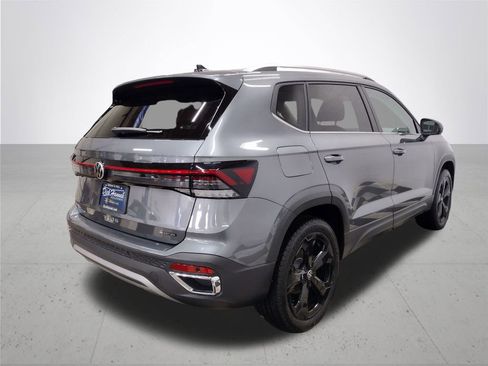 New 2025 Volkswagen Taos SEL image 13