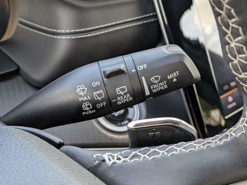 Used 2025 Jeep Grand Cherokee Altitude AWD/4WD image 25