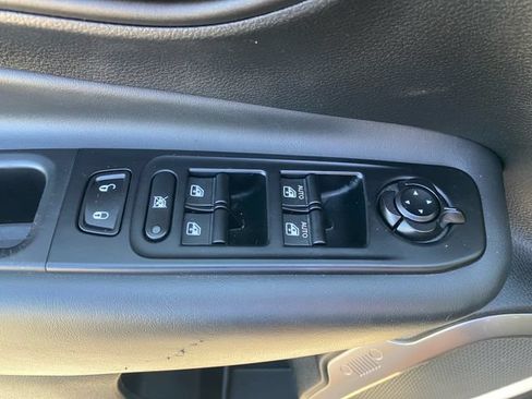 Used 2023 Jeep Renegade Limited AWD/4WD image 17