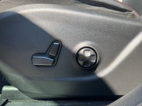 Used 2015 Jeep Cherokee Trailhawk w/ Comfort/Convenience Group image 30