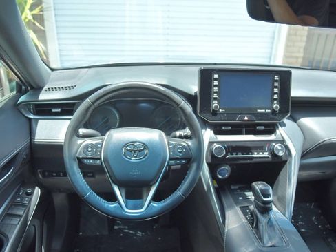 Used 2021 Toyota Venza XLE image 39