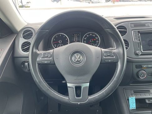 Used 2016 Volkswagen Tiguan SE image 16