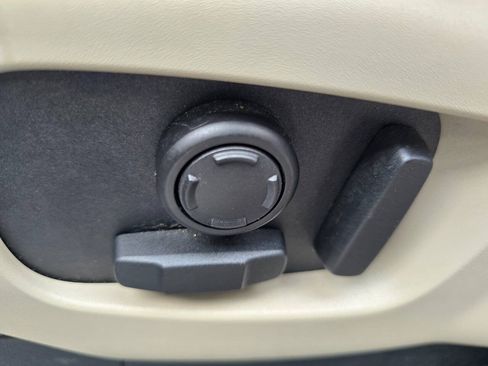 Used 2018 Land Rover Discovery SE AWD/4WD image 15