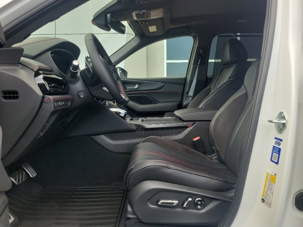 Certified 2026 Acura MDX w/ Technology Package FWD image 17