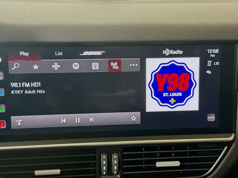 Used 2023 Porsche Cayenne image 15