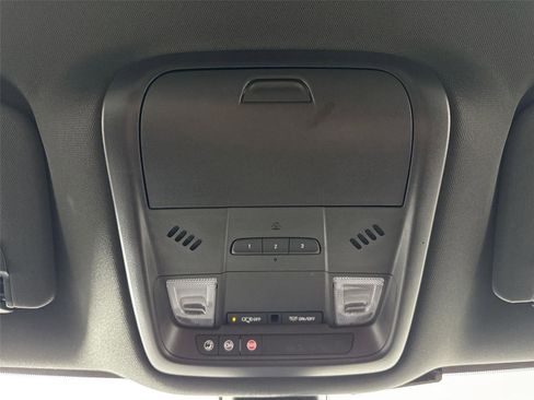 Used 2024 Buick Enclave Essence FWD image 21
