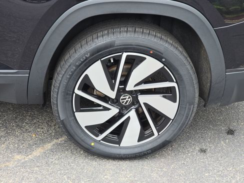 Certified 2024 Volkswagen Atlas SE FWD image 36