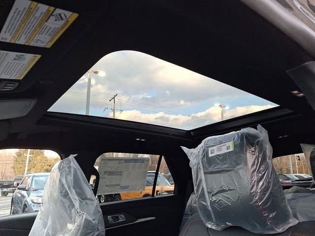 New 2026 Ford Explorer ST-Line w/ ST-Line Street Pack AWD/4WD image 9