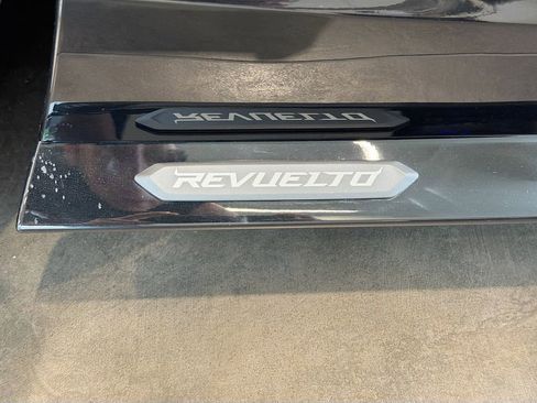 Used 2024 Lamborghini Revuelto image 14