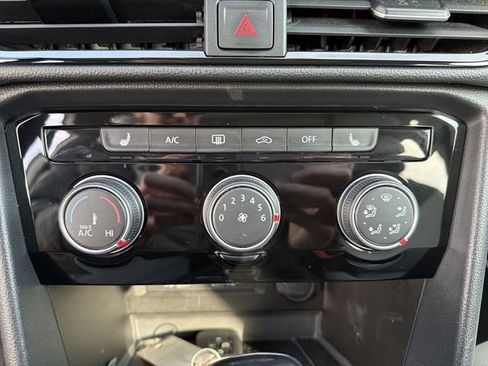 Used 2023 Volkswagen Taos SE w/ Panoramic Sunroof Package image 20