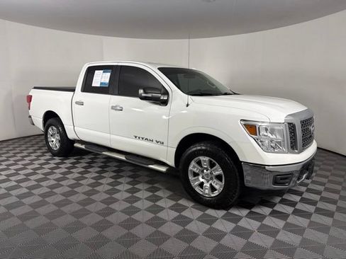 Used 2018 Nissan Titan SV AWD/4WD image 3