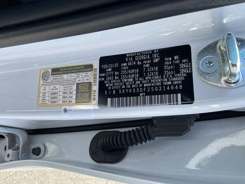 Used 2025 Kia Sportage EX FWD image 25