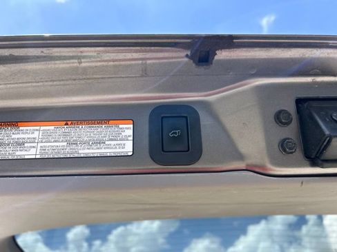 Used 2019 Toyota Sienna XLE w/ XLE Navigation Package FWD image 10