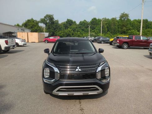 Used 2024 Mitsubishi Outlander FWD image 2