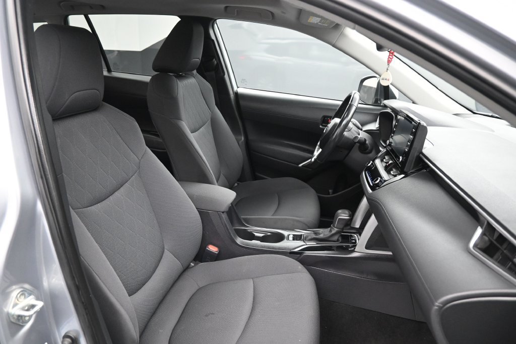Used 2022 Toyota Corolla Cross LE AWD/4WD image 28