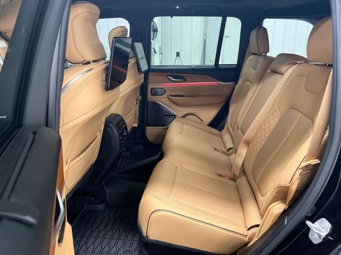 Used 2023 Jeep Grand Cherokee Summit AWD/4WD image 24