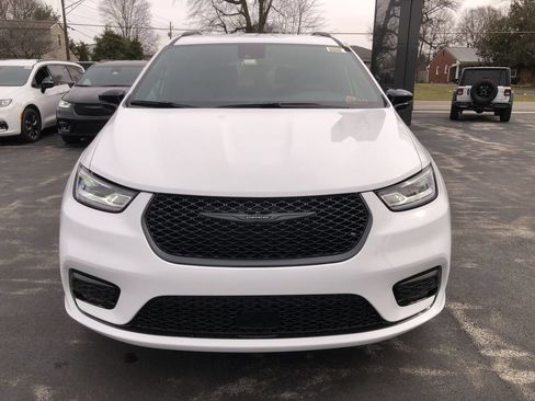 New 2026 Chrysler Pacifica Select w/ S Appearance Package AWD/4WD image 16