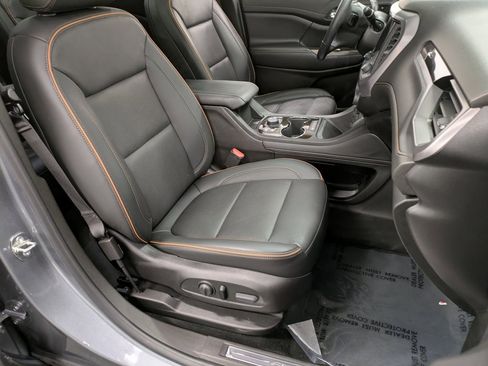 Used 2022 GMC Acadia AT4 w/ Technology Package image 28