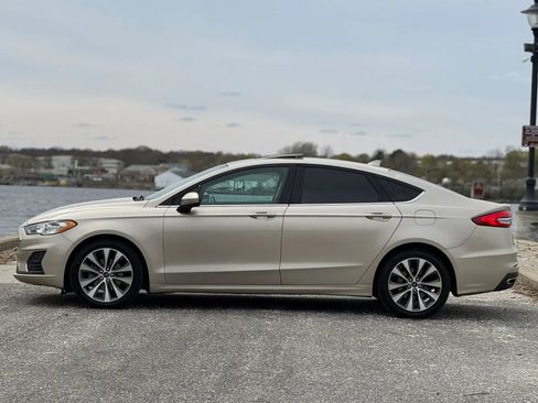 Used 2019 Ford Fusion SE AWD/4WD image 4