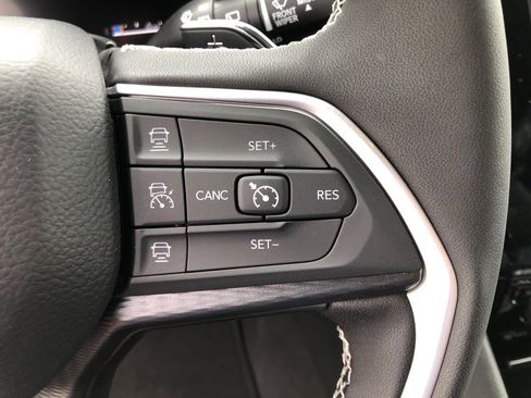 New 2025 Jeep Grand Cherokee Altitude image 19