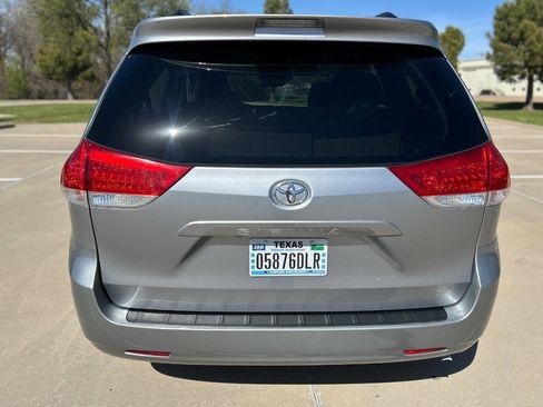Used 2013 Toyota Sienna LE image 7