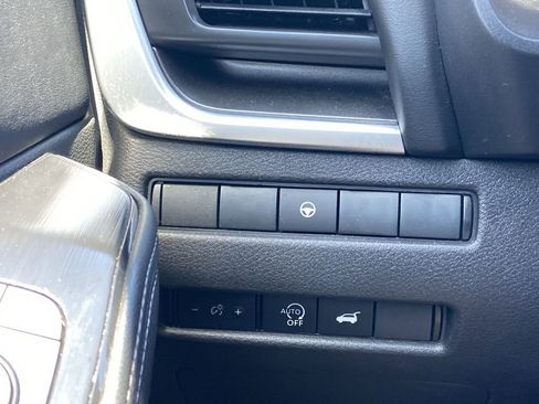 Used 2025 Nissan Rogue SV FWD image 13