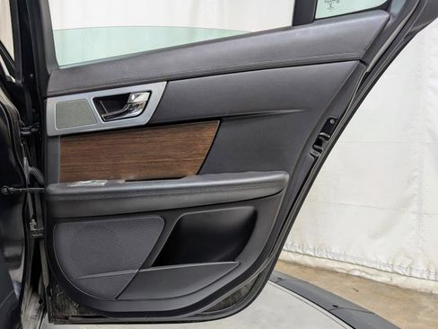 Used 2014 Jaguar XF 3.0 image 18