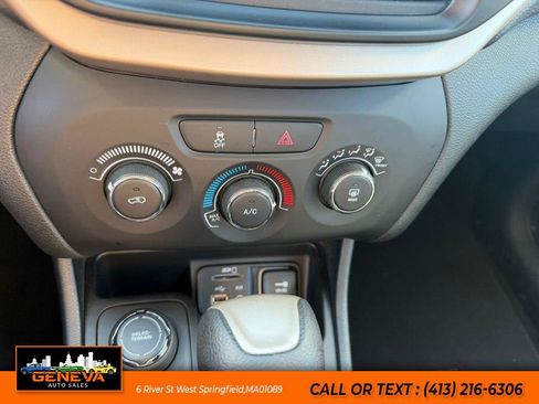 Used 2014 Jeep Cherokee Sport AWD/4WD image 15
