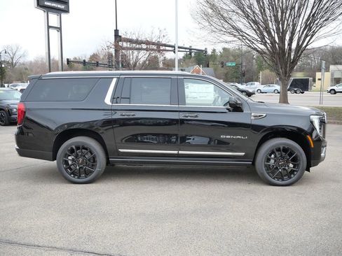 New 2026 GMC Yukon XL Denali w/ Sun & Power Step Package AWD/4WD image 19