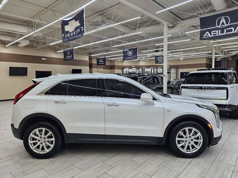 Used 2020 Cadillac XT4 Luxury w/ Cold Weather Package FWD image 5