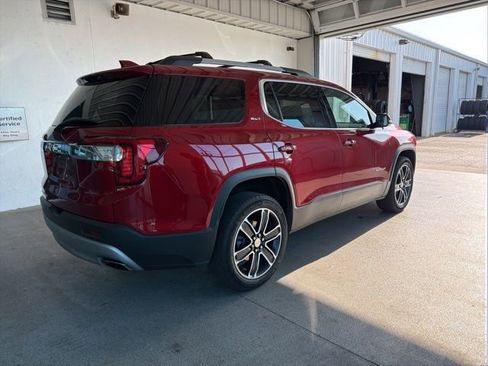 Used 2022 GMC Acadia SLT w/ Preferred Package FWD image 11