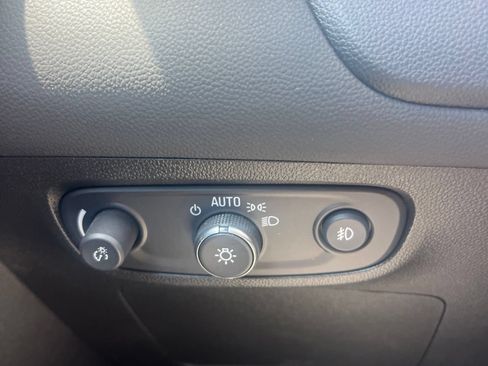 Used 2022 Buick Encore GX Essence FWD image 7