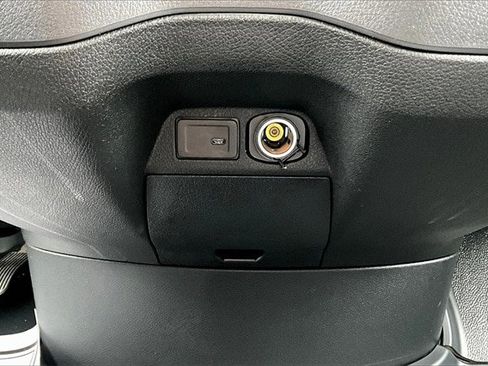 Used 2025 Mercedes-Benz Sprinter 2500 image 18