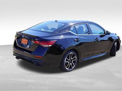 Used 2025 Nissan Sentra SR w/ SR Premium Package FWD image 5