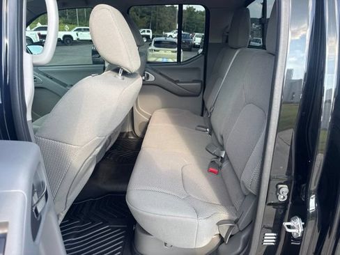 Used 2021 Nissan Frontier SV w/ SV Utility Package RWD image 11