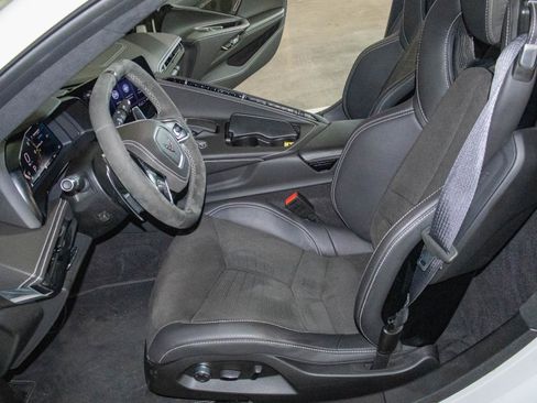 Used 2023 Chevrolet Corvette Stingray Premium Conv w/ Z51 Performance Package image 7