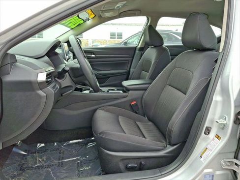 Used 2024 Nissan Altima 2.5 SV image 11