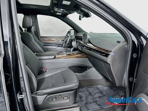 Used 2024 Cadillac Escalade Premium Luxury AWD/4WD image 10