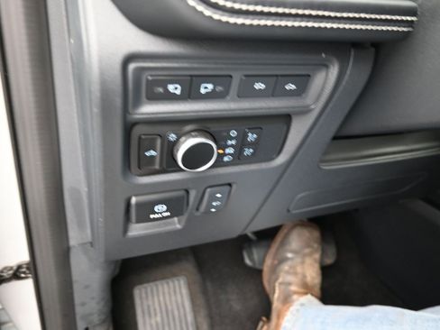 Used 2024 Ford F150 Lightning Platinum image 13