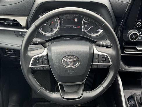 Certified 2024 Toyota Highlander LE image 11